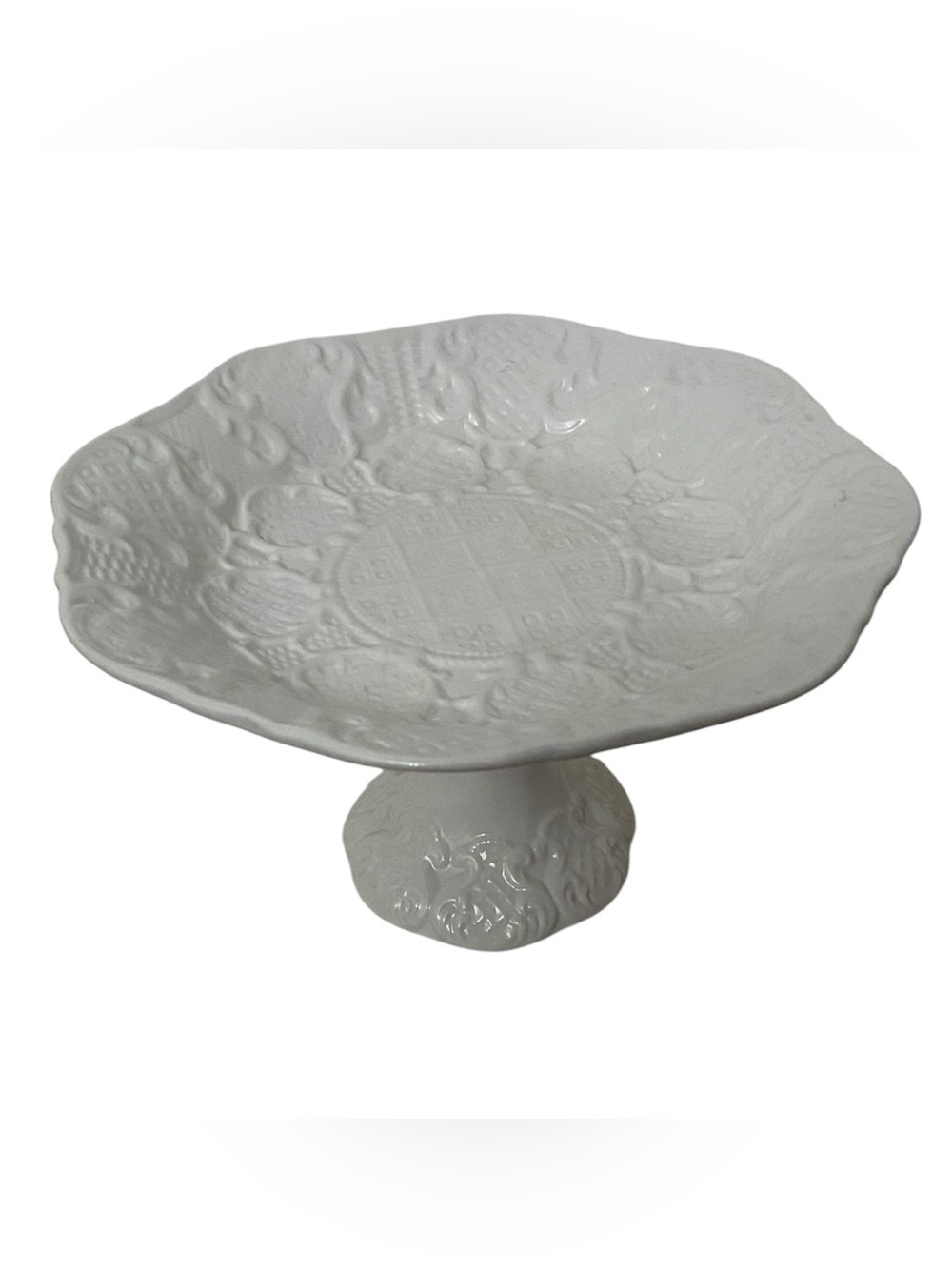 A Mottahedeh Design White Embossed Ceramic Pedestal Stand Dish